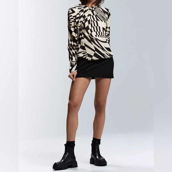 Zara Black and Ivory Pleated Top Women’s Sz M - Picture 1 of 10